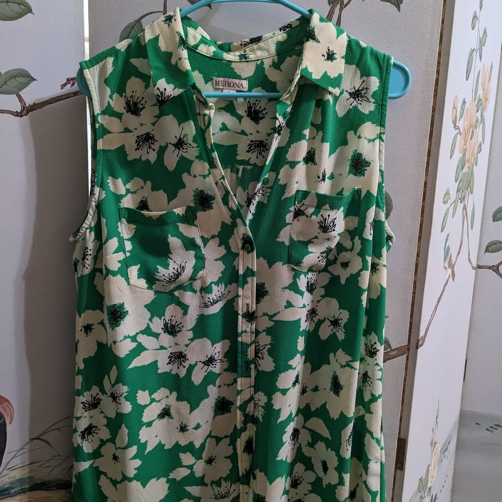 Sleeveless floral crepe top